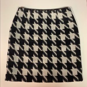 NWT Amanda and Chelsea Houndstooth A Line Skirt